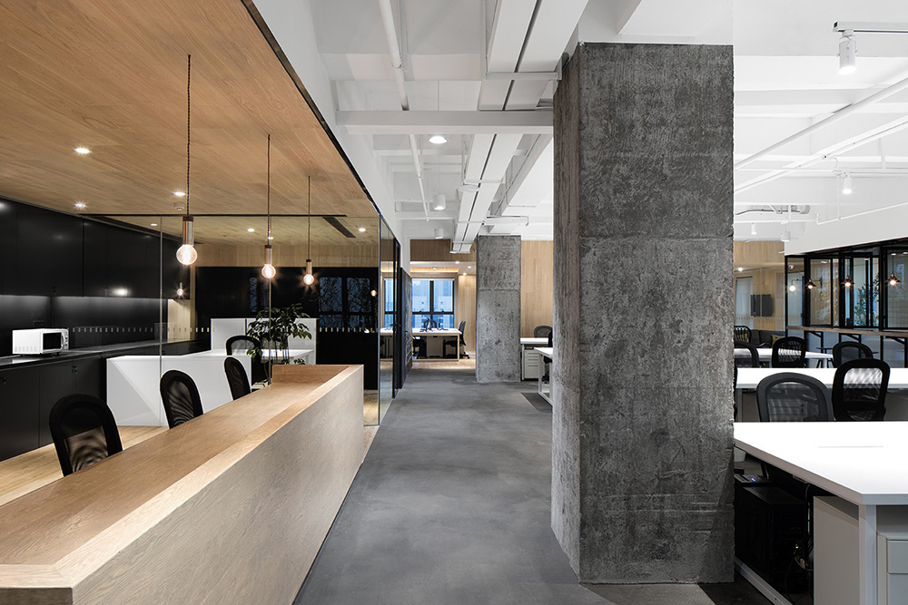 商務(wù)穩(wěn)重風(fēng)辦公室走道設(shè)計(jì)效果圖,辦公室走道設(shè)計(jì)效果圖