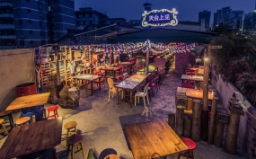 燒烤店空間設(shè)計圖片