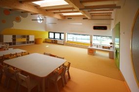 現(xiàn)代簡約風(fēng)格幼兒園裝飾圖