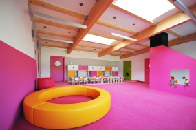 現(xiàn)代簡約風(fēng)格幼兒園設(shè)計圖片