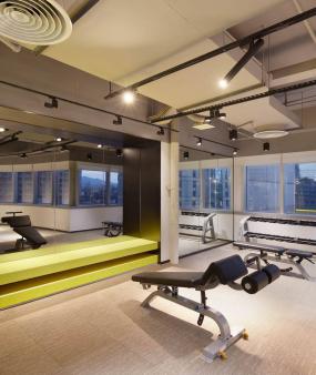 loft鋼結構裝修健身房室內裝飾設計效果圖