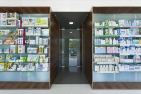 泰式美容院化妝品店貨架裝修設計圖片