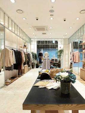 精品女服裝店門面裝修設(shè)計(jì)圖片大全