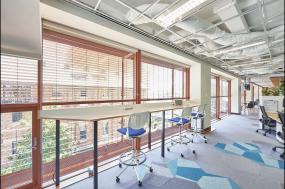 最新房地產(chǎn)公司辦公室設(shè)計(jì)裝修圖片