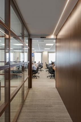 穩(wěn)重厚重辦公室室內(nèi)裝飾設(shè)計(jì)效果圖2018圖片