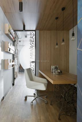 貿(mào)易公司玻璃隔斷設(shè)計(jì)裝修效果圖片