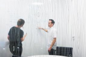 貿(mào)易公司玻璃隔斷設(shè)計(jì)與裝修效果圖