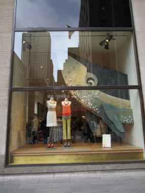 服裝店櫥窗裝修設(shè)計效果圖片