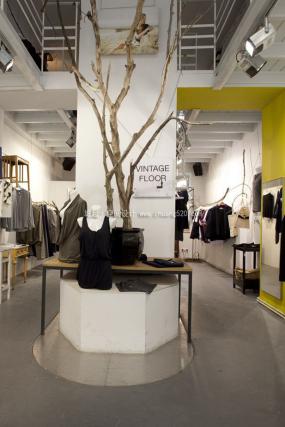最新大型服裝店設(shè)計裝修圖片