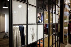 男裝店貨架裝修高清圖片