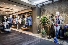 高檔個(gè)性服裝店裝修圖片