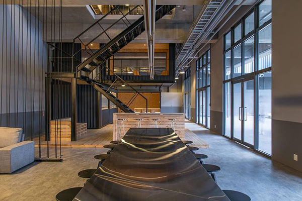 工業(yè)風(fēng)格<a href=http://ashaandryan.com target=_blank class=infotextkey>辦公室裝修</a>效果圖片