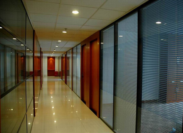 辦公室高隔斷效果圖